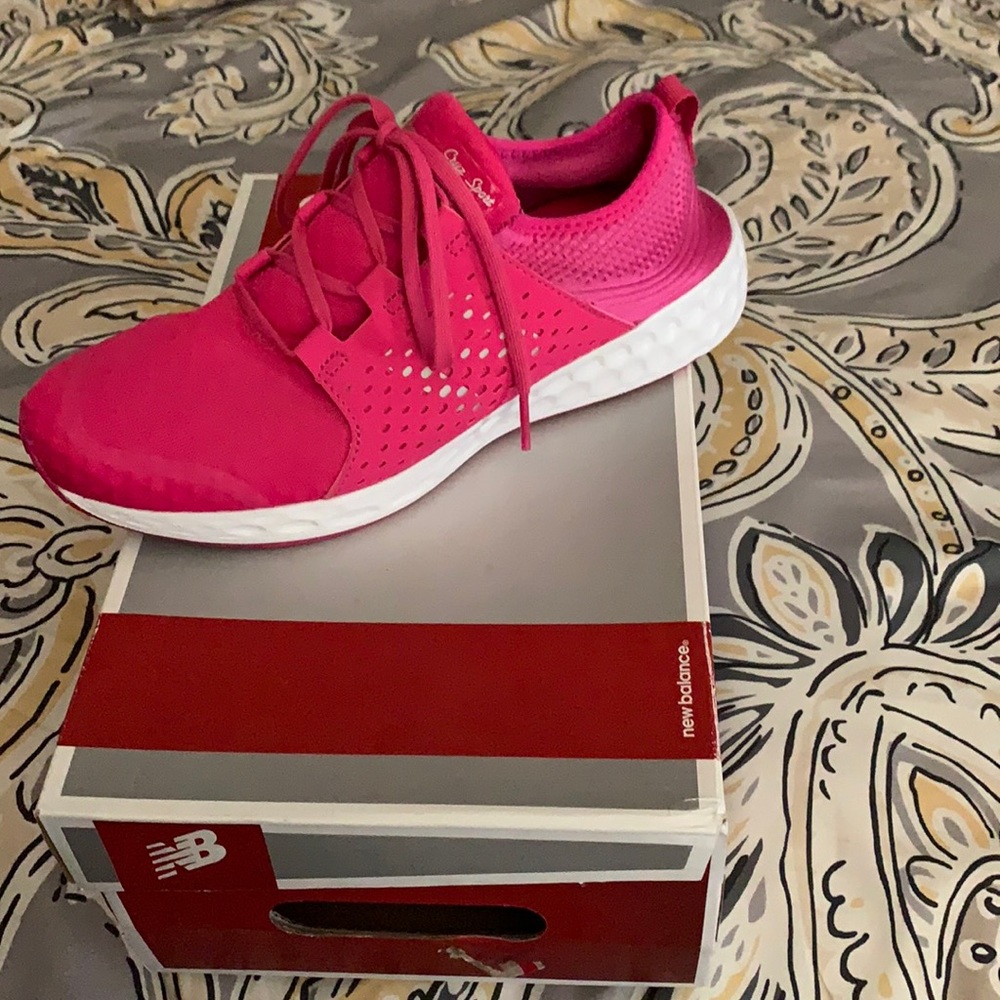 Tennis shoes